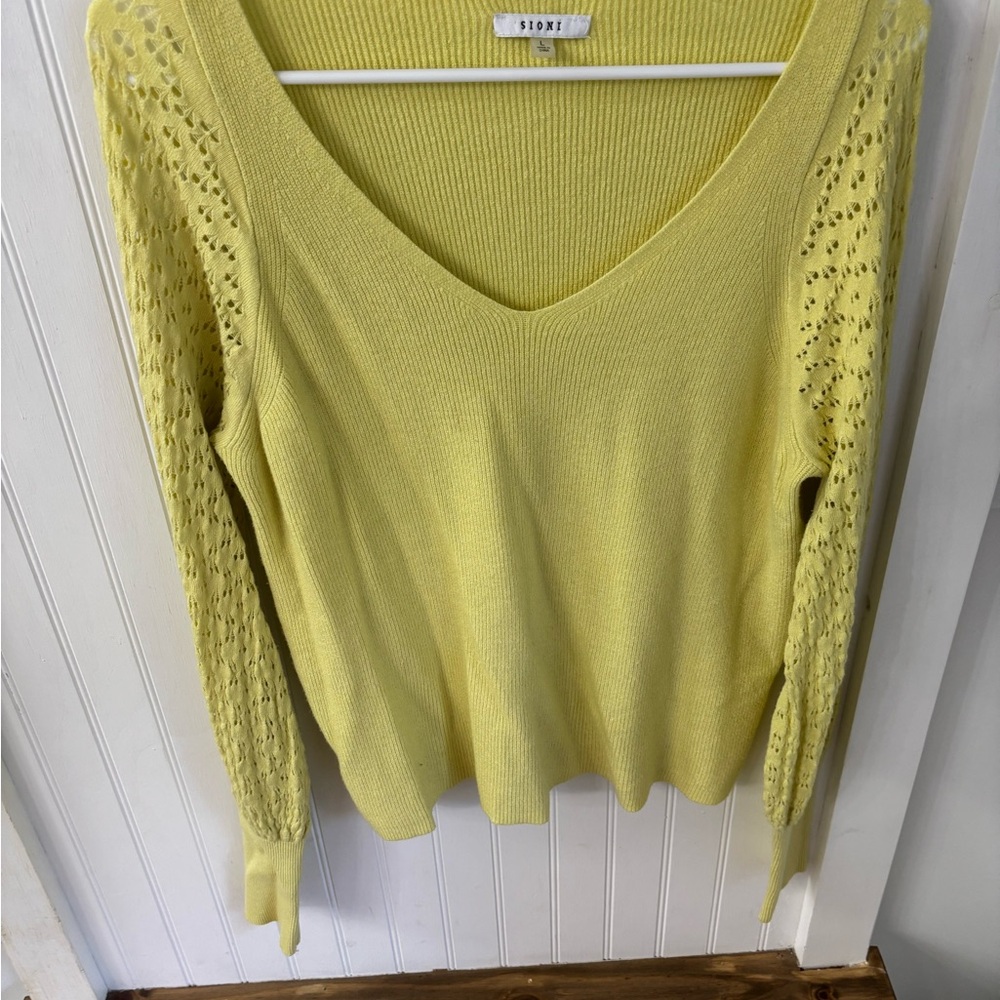 Sioni Women's V-Neck Sweater in Yellow